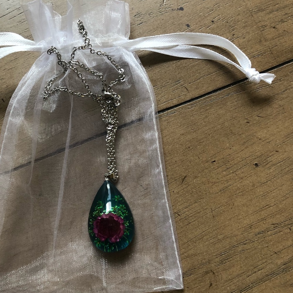 Real flower necklace